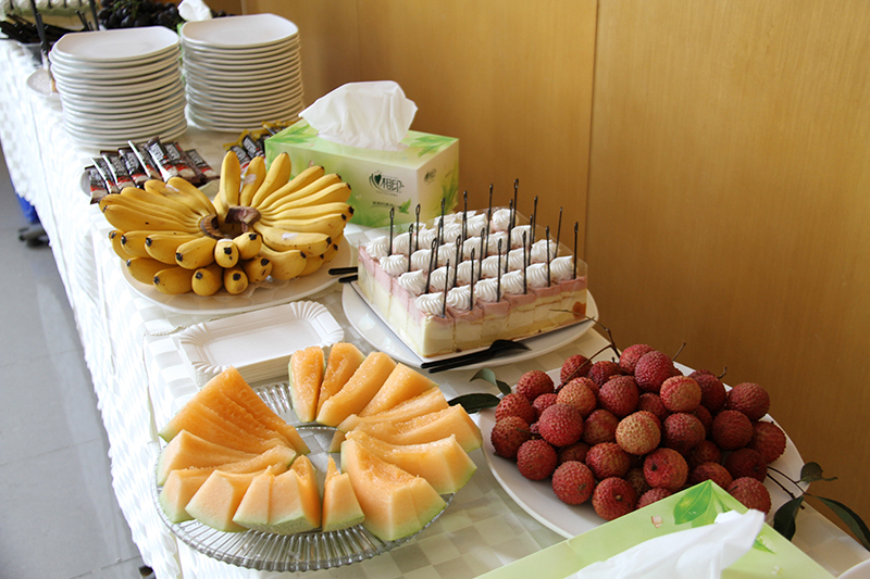 濟南天業(yè)公司為遠(yuǎn)道而來的沃家人準(zhǔn)備精美茶歇。