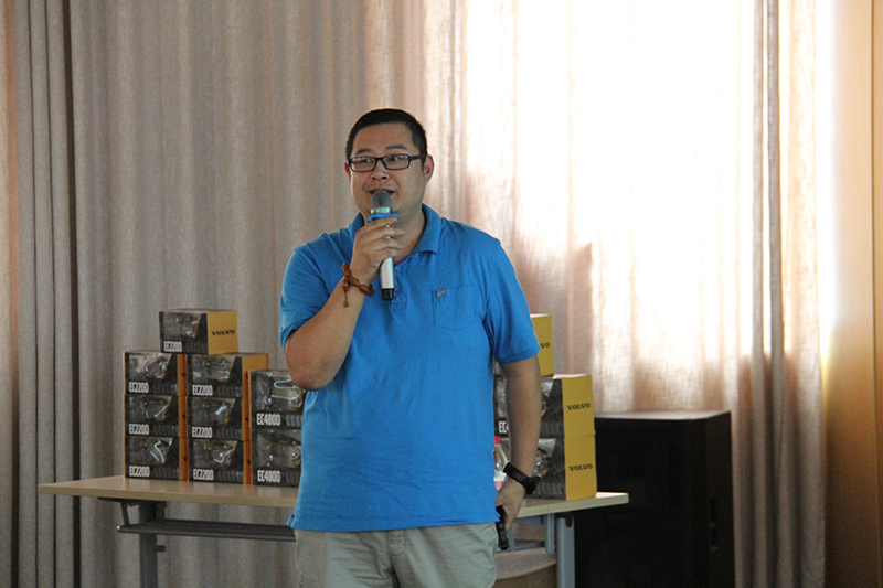 濟南天業(yè)公司銷售總監(jiān)薛臣分享銷售經(jīng)驗。