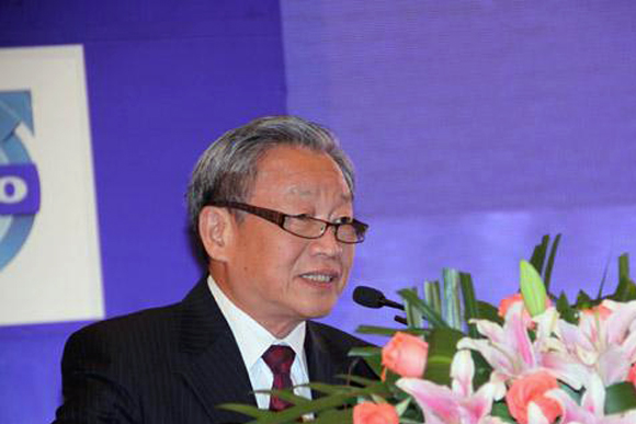 中國工程機(jī)械工業(yè)協(xié)會名譽(yù)會長、首席顧問韓學(xué)松發(fā)表演講